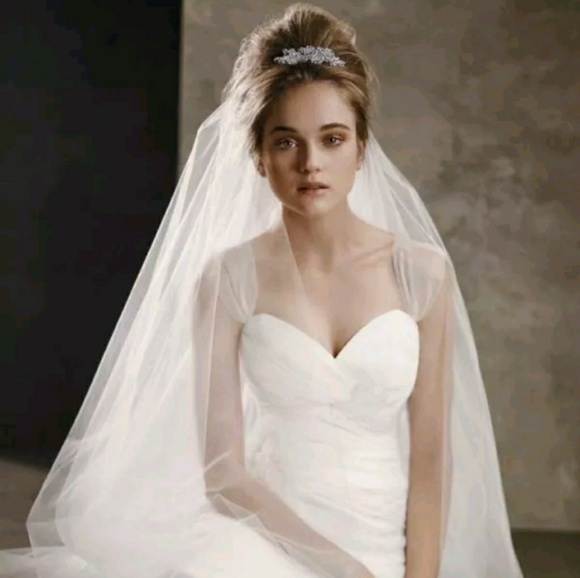 Vera Wang Wedding Dress New With Tags - Picture 1 of 6